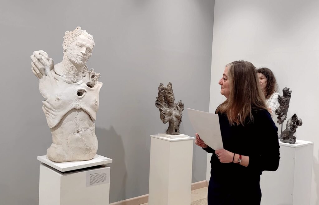 FOTO Snežana Jakovljević Krunić za Objektiva.rs vesti News Serbie 03 2025 prof. dr Adriana Popović autorsko vodjenje kroz izložbu u Modernoj galeriji Valjevo a5 ishodište