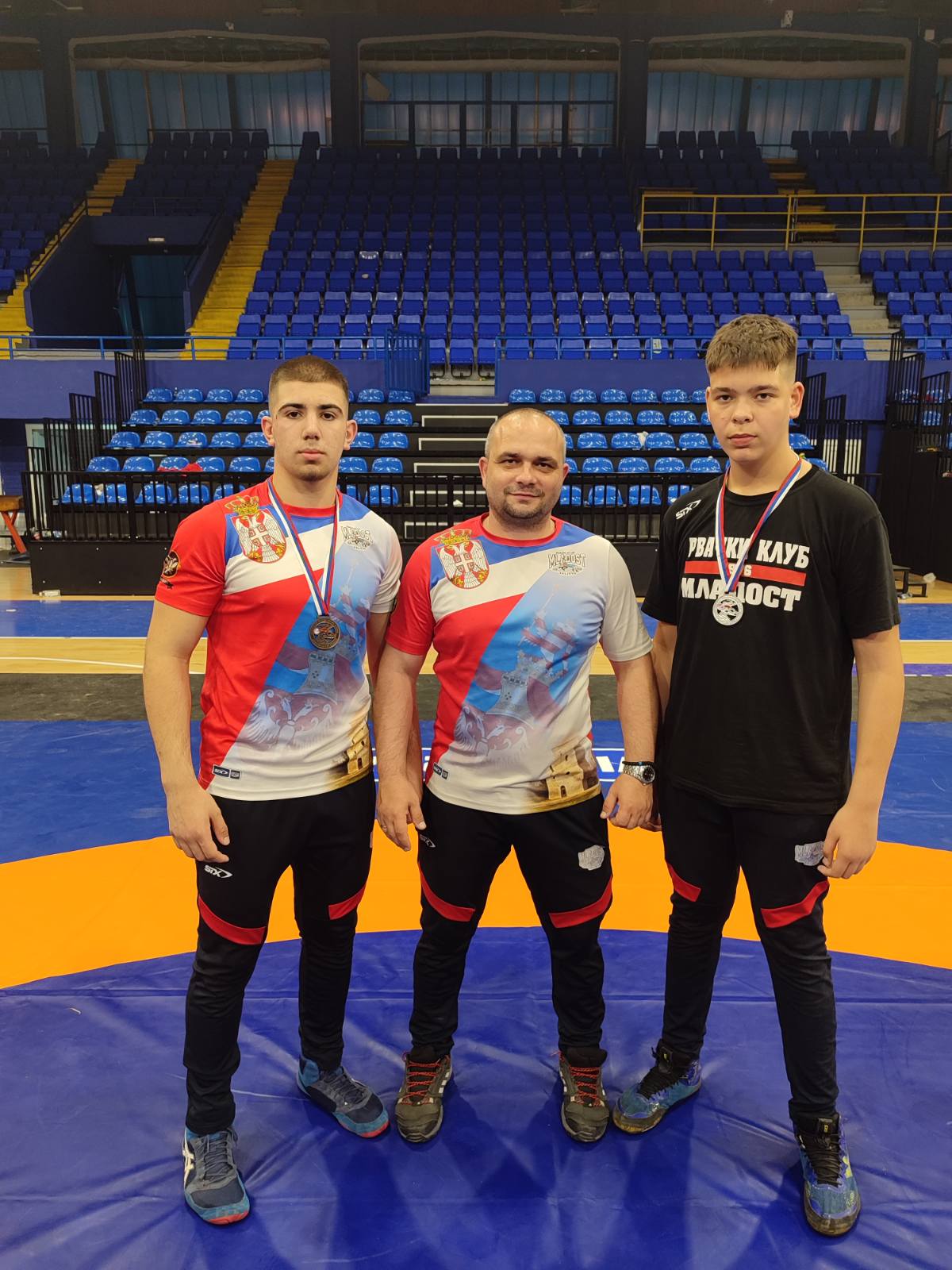 Foto-izvor-RK-Mladost-Prvenstvo-u-Somboru-predsednik-sa-takmicarima