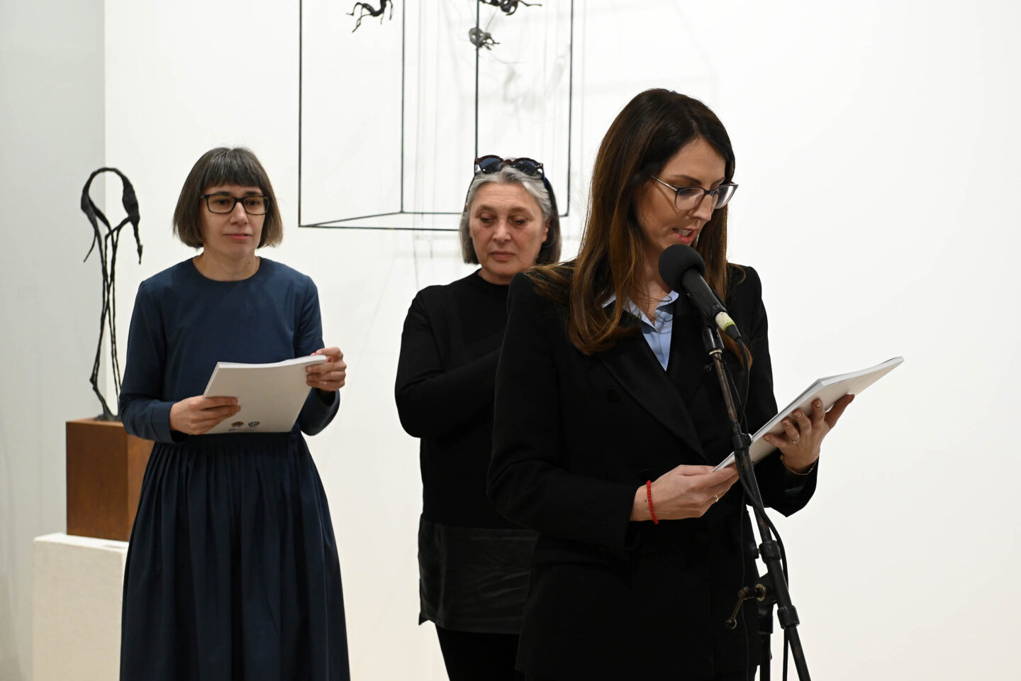 Izložba “Vreme nevreme” u Modernoj galeriji Valjevo – Simbolika iskustva ovekovečena u skulpturama