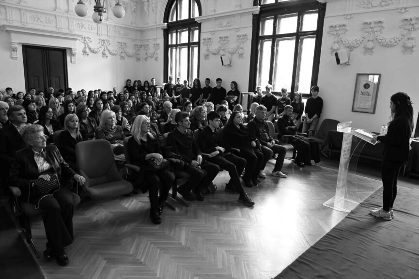 Komemoracija prof. Mileni Petrović 1 24 05 2025 Valjevska gimnazija FOTO Dragan Krunić Objektiva.rs News Serbie