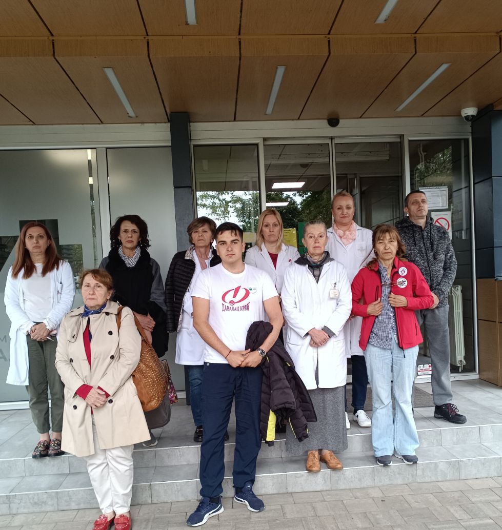foto-izvor-Vladimir-16-05-2025-zdravstveni-radnici-Dom-zdravlja-Valjevo-16-minuta-tisine