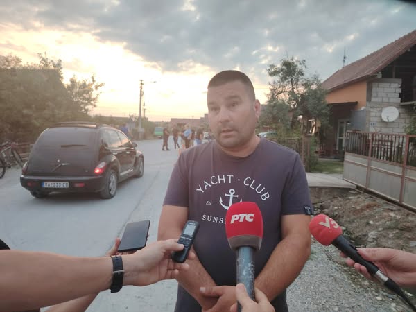 Miroslav Pušić iz Zabrdice blokada puta u Popučkama 17 06 2025 FOTO Slobodan Ćirić