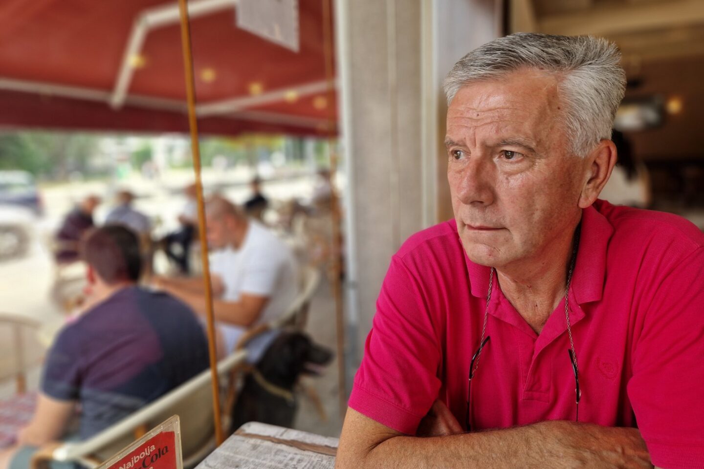 Noćas izlupan izlog, večeras u znak podrške – kafa u „Korneru“