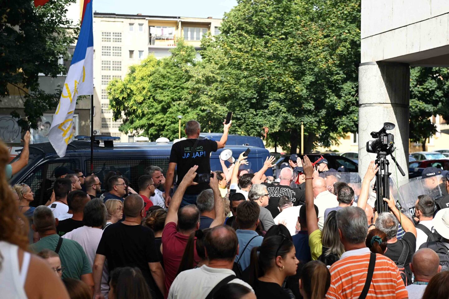 VIDEO Saslušanje učesnika skupa protiv kopanja litijuma i blokade autoputa u tužilaštvu u Valjevu