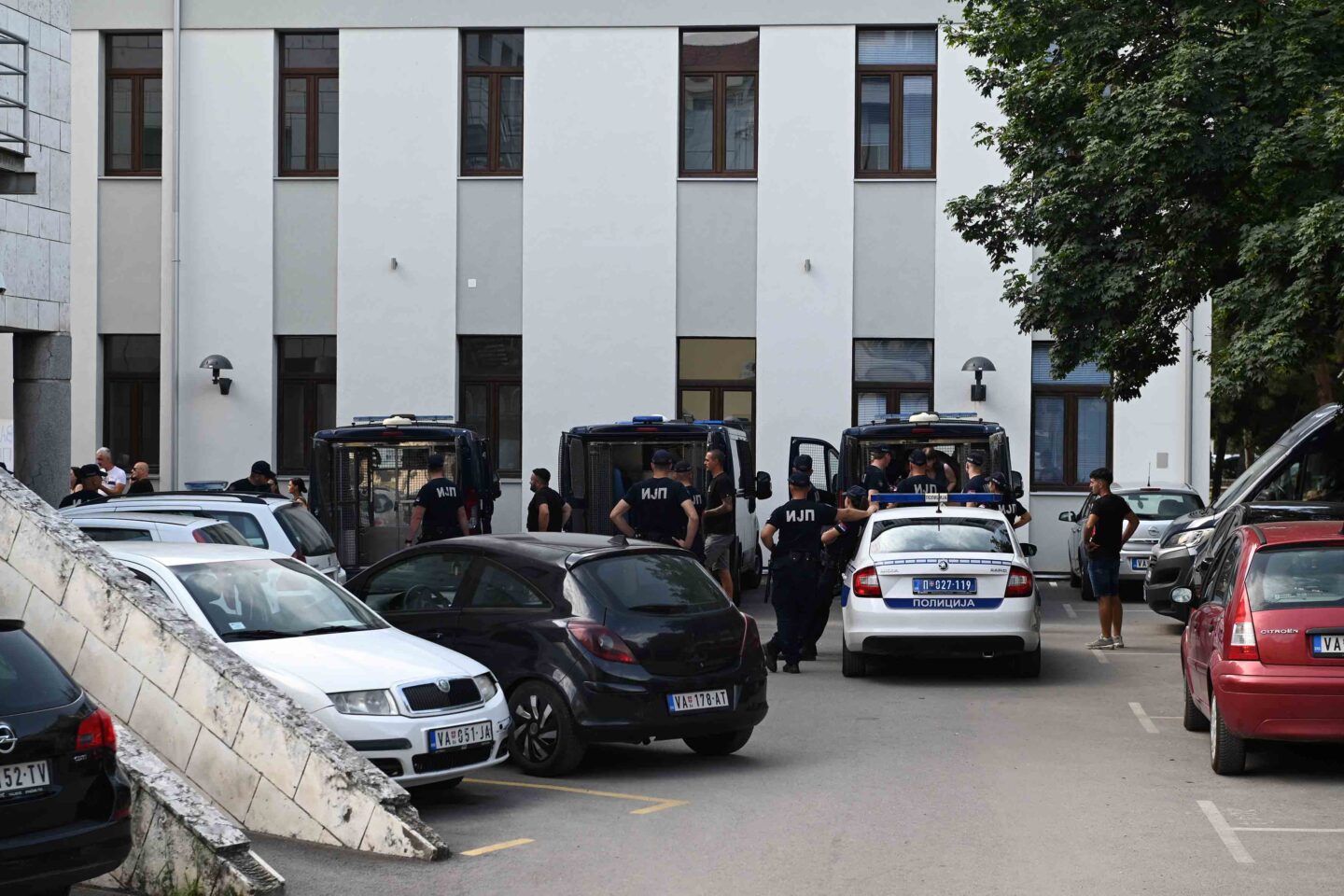 Oslobođeni građani iz Valjeva, Šapca i Lazarevca učesnici protesta