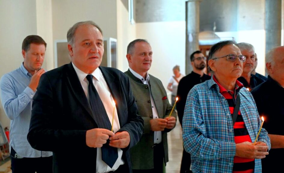 foto Dragan Krunić Objektiva.rs News Serbie Europe 17 07 2025 parastos čiča Draži u Hramu Vaskrsenja Gospodnjeg u Valjevu Mirko Jović dr Djukanović Neša Kuća
