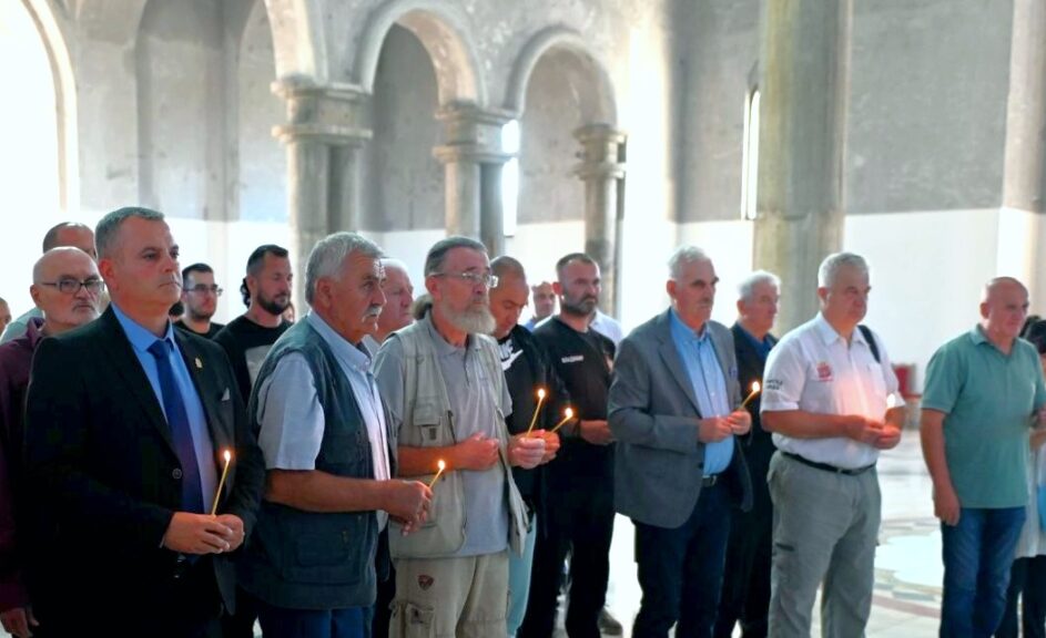 foto Dragan Krunić Objektiva.rs News Serbie Europe 17 07 2025 parastos čiča Draži u novom Hramu odbornik Milan Petrović Monarhistički klub Valjevo