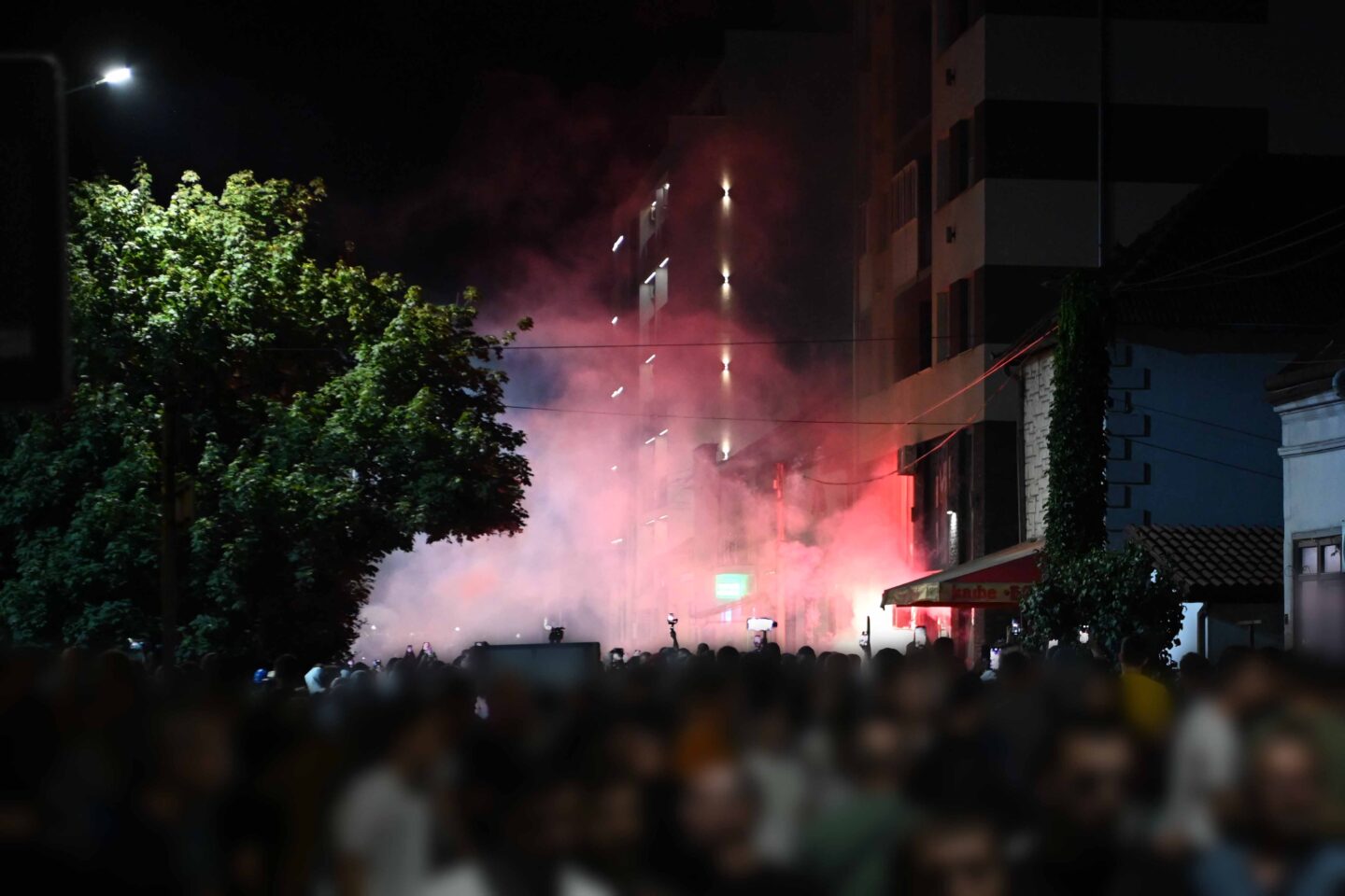 Veliki protestni skup građana sinoć održan u Valjevu; zadržano 15 osoba