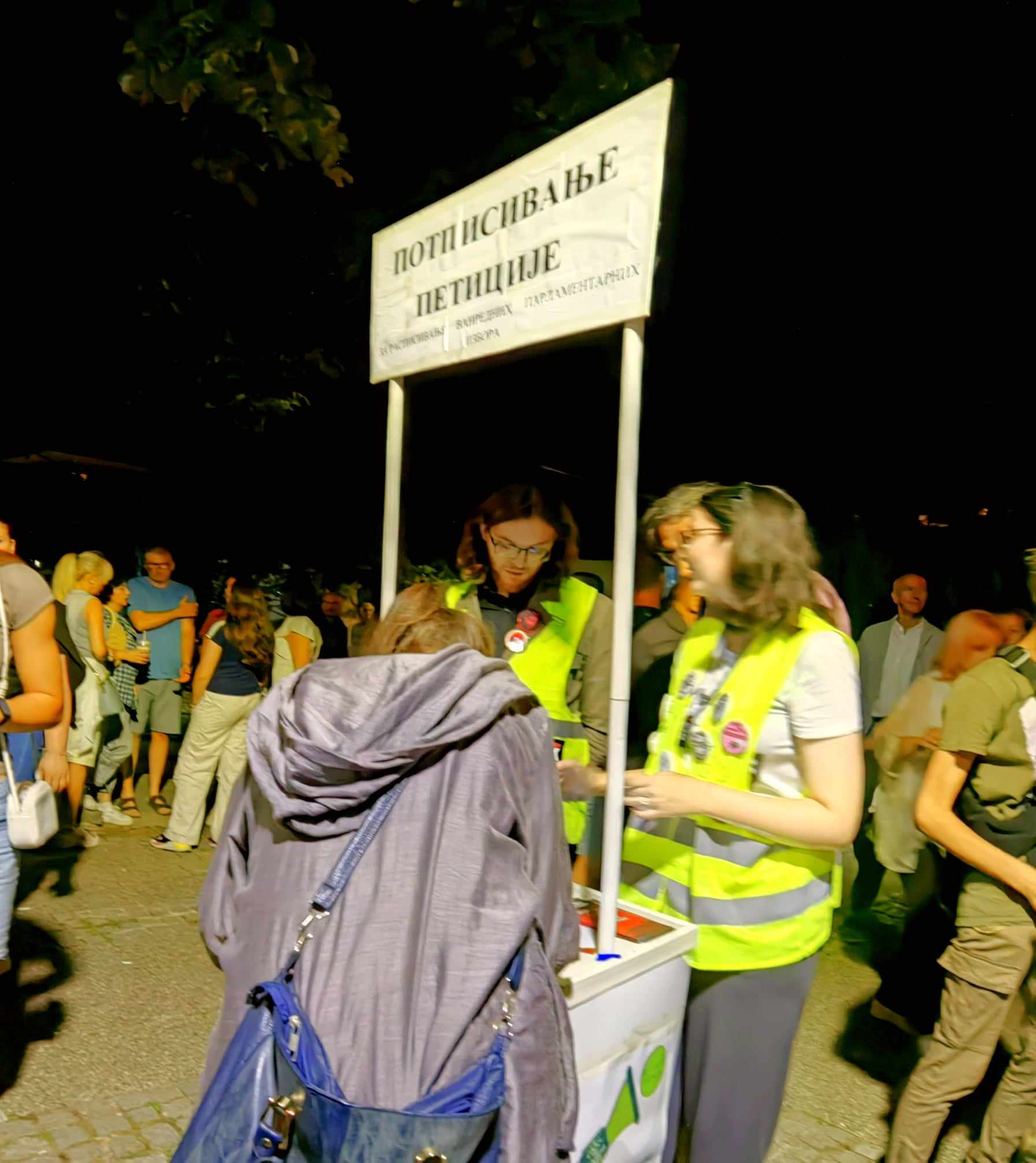 FOTO Snežana Jakovljević Krunić za Objektiva.rs News Serbie Balkan Europe vesti Valjevo 08.2025. Valjevski zbor potpisivanje peticije gradjani