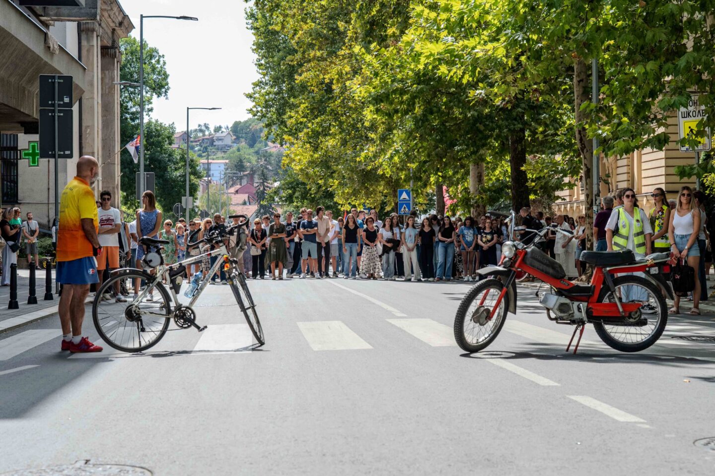 Protest ispred gimnazije zbog imenovanja nove v.d. direktorke