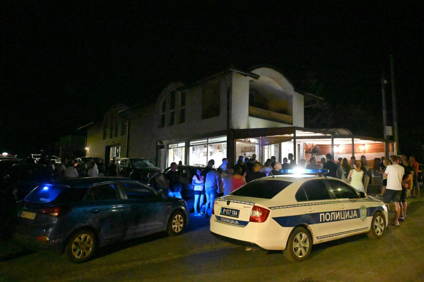 Demoliran kafe Skver u Brđanima
