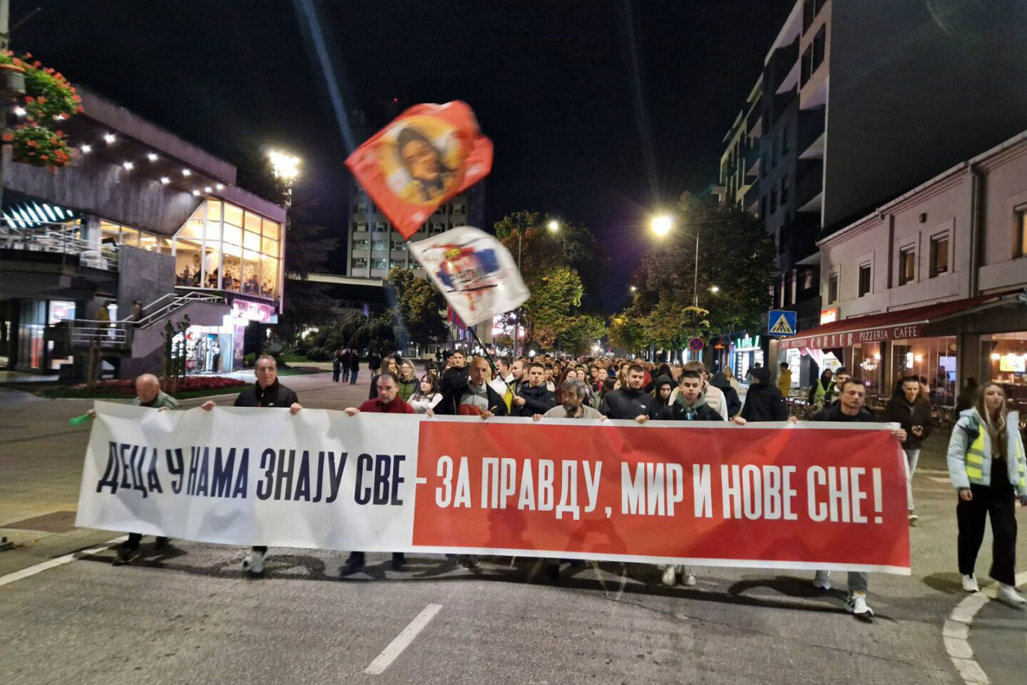 Protestna šetnja do zgrade Mup-a, nema odgovornih za prekomernu silu