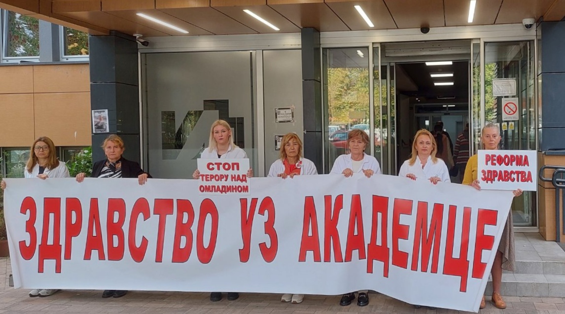 FOTO izvor iz DZ Valjevo 10 10 2025 komemorativno protestni skup 16 minuta tišine