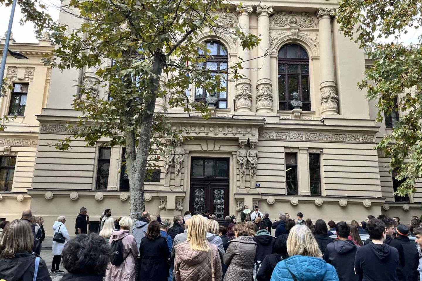 Gimnazijalci traže disciplinski postupak protiv v.d. direktorke