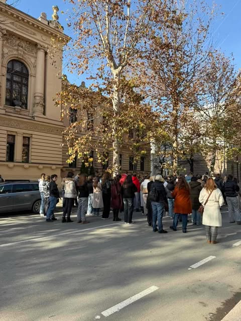 Gimnazijalci obeležili 13 meseci od pada nadstrešnice u Novom Sadu