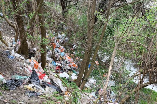 komunalni otpad u koritu Ljubostinje3- foto Dragan Krunić Objektiva News Serbie Valjevo Balkan EUrope
