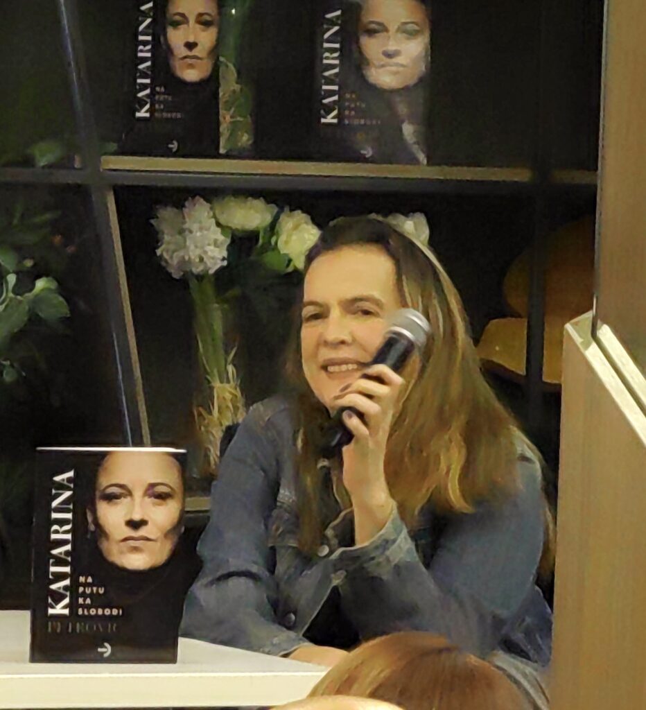 Na putu ka slobodi dramaturg Anja Mijović spisateljica Otpadnici u Valjevu 13.03.2026. FOTO Snežana Jakovljević Krunić za Objektiva.rs News
