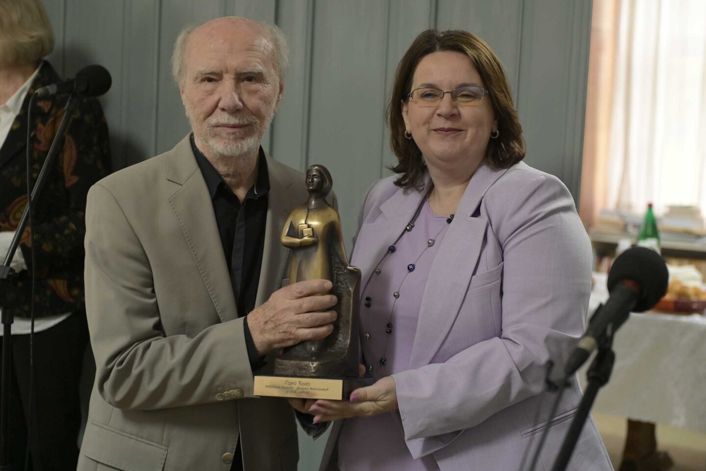Svečano uručena nagrada “Desanka “Maksimović” – Laureat Gojko Đogo