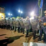 policija kordon na skupu 14. avgusta 2025. Valjevo FOTO SJK za Objektiva News Europe Balkan Serbie vesti